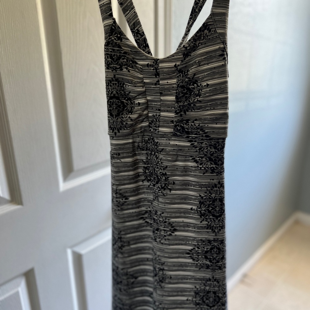 Cute dress with cross back